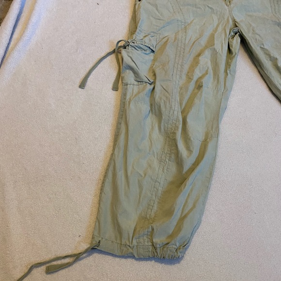 Anthropologie crop cargo pants in light green - Picture 9 of 10